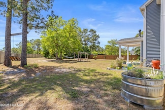 926 Needlerush Rd, Sneads Ferry, NC 28460
