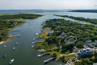 376 Monomoscoy Rd, Mashpee, MA 02649