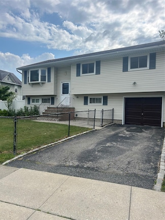 635 S Wellwood Ave, Lindenhurst, NY 11757