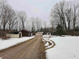 3963 W Cadillac Dr, Farwell, MI 48622