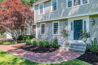 152 Prospect St, Hingham, MA 02043