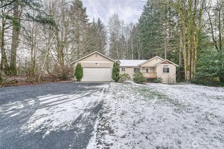977 Woods Rd E, Port Orchard, WA 98366