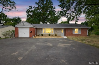 11922 Big Bend Rd, Saint Louis, MO 63122