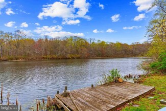 26 Laytons Lake Dr, Penns Grove, NJ 08069