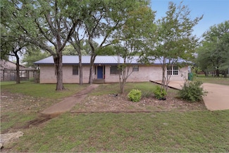 1313 Oakridge Dr, Blanco, TX 78606