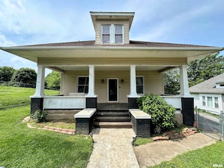 211 E Cross St, Dongola, IL 62926