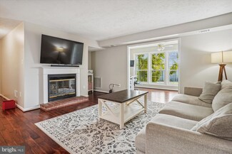 10105 Oakton Terrace Rd, Oakton, VA 22124