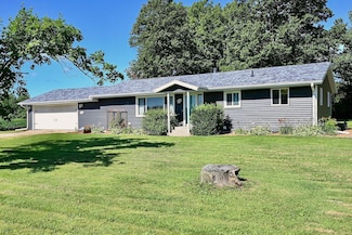 300 S 1st St, Kellogg, MN 55945