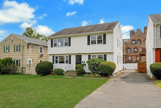 22 Hackett Cir N, Stamford, CT 06906