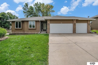 17005 Holmes Cir, Omaha, NE 68135