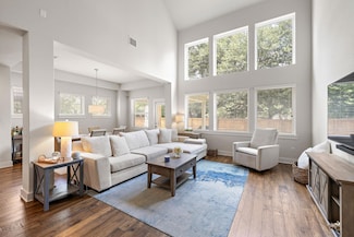 1403 Matthews Ln, Austin, TX 78745