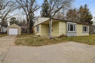 1314 63rd St, Windsor Heights, IA 50324