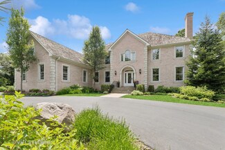 301 Belle Foret Dr, Lake Bluff, IL 60044