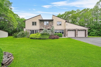 43 Dustman Ln, Bardonia, NY 10954