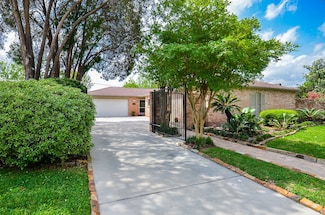 2414 Briarbrook Dr, Houston, TX 77042
