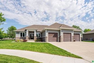585 Sandstone Cir, Dakota Dunes, SD 57049