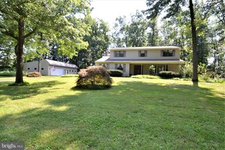 5580 Belmont Manor Dr, Pipersville, PA 18947