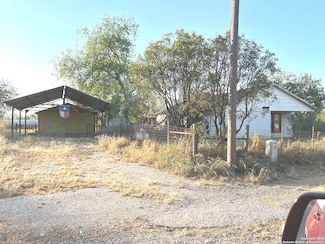 508 Hickory St, Jourdanton, TX 78026