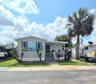 206 White Squirrel, Ruskin, FL 33570
