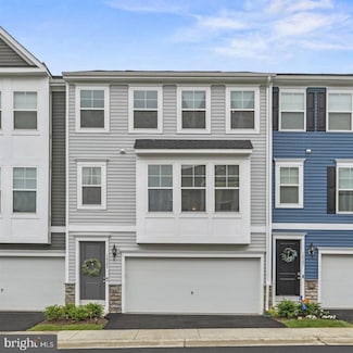 18283 Summit Pointe Dr, Triangle, VA 22172