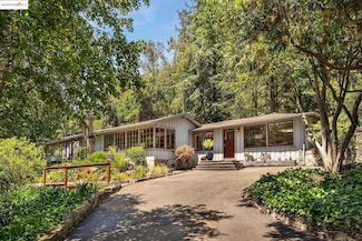 2976 Joaquin Miller Rd, Oakland, CA 94602
