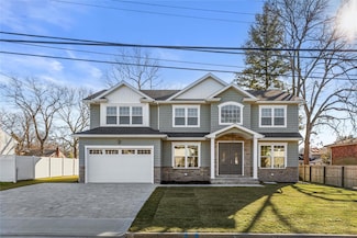 51 Bedford Ave, Westbury, NY 11590