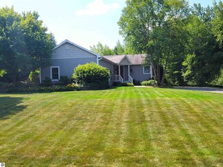 5913 Village Dr, Traverse City, MI 49685