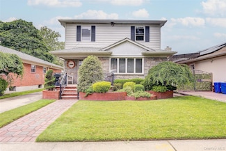 7126 170th St, Fresh Meadows, NY 11365