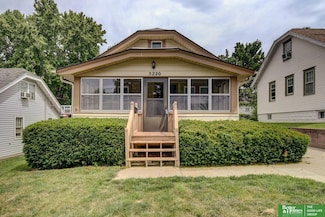 5220 Poppleton Ave, Omaha, NE 68106