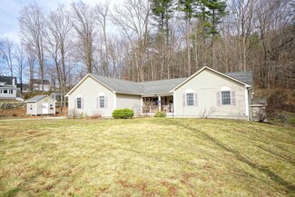 27 Maple St, Milford, NH 03055