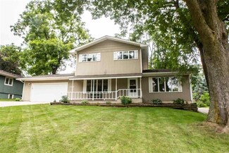1312 Julia St, Okoboji, IA 51355