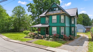 111 W 4 1 2 St, Williamstown, WV 26187