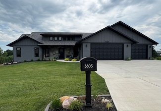 3803 Falcon Ridge Dr, Janesville, WI 53548