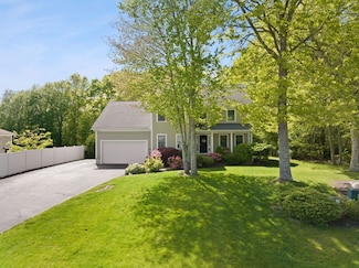 90 Sutherland Dr, Somerset, MA 02726