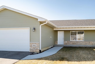 5632 Keith Ln, Waterloo, IA 50701