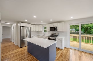 28 Wesleyan Ave, Warwick, RI 02886