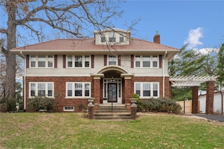 2325 Grande Ave SE, Cedar Rapids, IA 52403