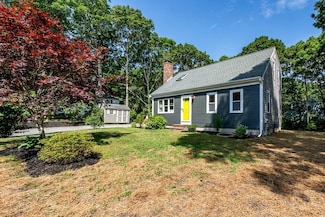 2 Arthur Ct, Forestdale, MA 02644