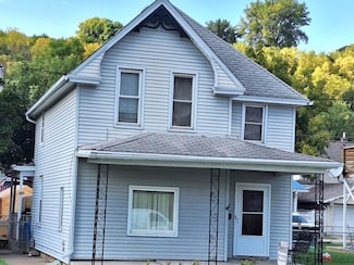 1615 Rhomberg Ave, Dubuque, IA 52001