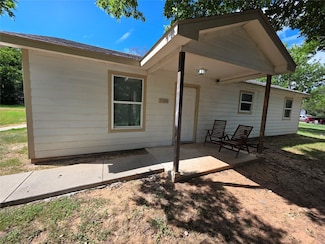 1124 Comanche Cove Dr, Granbury, TX 76048