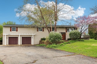 3319 Dean St, Woodstock, IL 60098