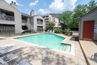 2025 Augusta Dr Unit 208, Houston, TX 77057