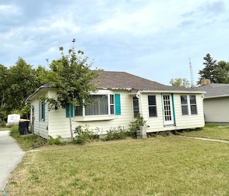 322 1st Ave NW, Hillsboro, ND 58045