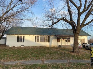 500 Main St, Henrietta, MO 64036