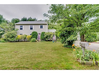 81 Beach Ave, Jamestown, RI 02835