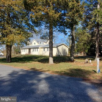 135 Henry Ave, Elmer, NJ 08318