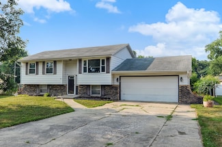 2910 Crowsnest Dr, Hobart, IN 46342