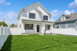 42 2nd St, Glen Cove, NY 11542