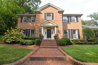 101 Glenview Ave, Lookout Mountain, TN 37350