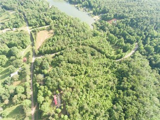 471 Cherokee Lake Rd, Tamassee, SC 29686
